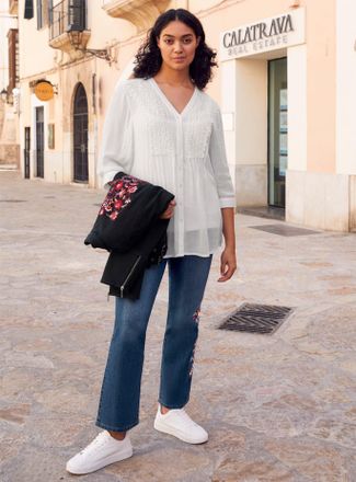 Sheego Crepebluse SHEEGO BY JOE BROWNS, Damen, Gr. 40, weiss (wei&szlig;), 100% Viskose, Spitze:100% Baumwolle, unifarben, V-Ausschnitt, Blusen Crepebluse