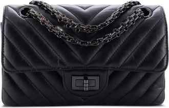 Chanel So Black Reissue 2.55 Flap Bag Chevron kalfsleren mini-crossbodytas - Zwart