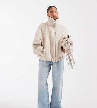 Asos Petite ASOS DESIGN Petite - Giacca color crema in lana con collo a imbuto e fondo a palloncino-Bianco