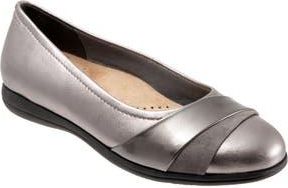 Trotters Danni Leather & Suede Flat in Pewter at Nordstrom Rack, Size 5.5
