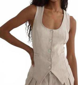 Bella Dahl Linen Scoop Neck Vest In Sand