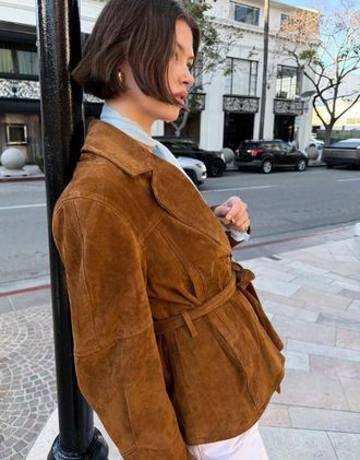 Bershka Giacca in camoscio marrone con cintura