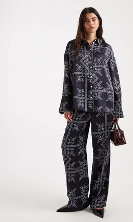 4th & Reckless Pantaloni a fondo ampio in raso blu navy con stampa cachemire e vita elasticizzata in coordinato-Multicolore