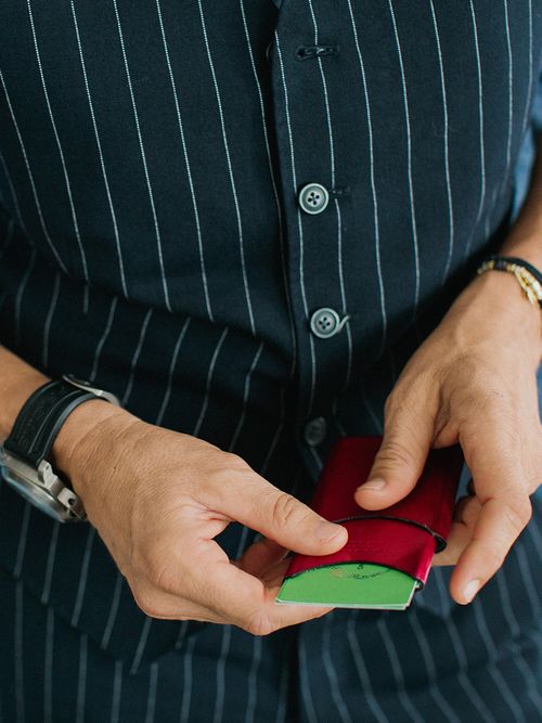 men's wallet alternative, trendy cardholder, Gucci cardholder, men's cardholder, what to use instead of a wallet, thin wallet, small men's wallet