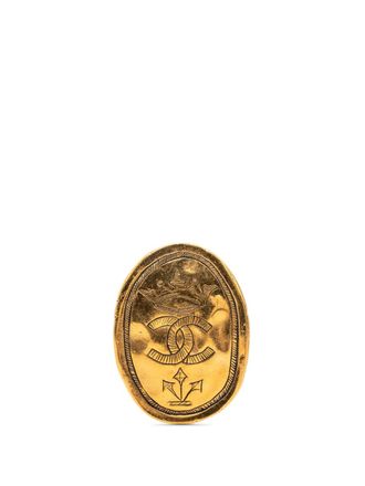 Chanel 1980-1990 CC Gold Plated Crown Oval Brooch costume brooch - women - Gold Plated - One Size