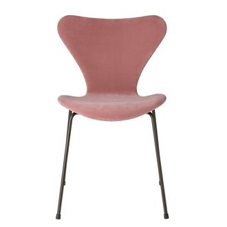 Fritz Hansen Serie 7 Stuhl, Vollpolsterung, brown bronze / Velvet Belfast misty rose