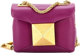 Valentino Garavani One Stud Chain Flap Bag Leather Micro crossbody bag - Paars