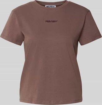 Review T-Shirt mit Rundhalsausschnitt und Logo-Stitching in Dunkelbraun, Gr&ouml;&szlig;e XL