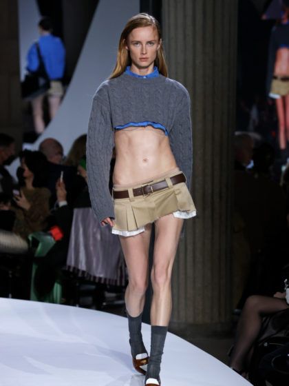 Il look di Miu Miu con la minigonna: ecco come copiarlo!