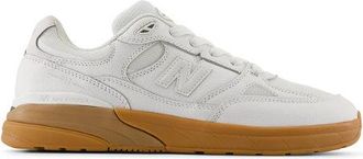 New Balance Unisex NB Numeric Andrew Reynolds 933 en Blanco/Negro, Gamuza/Malla, Talla 39.5