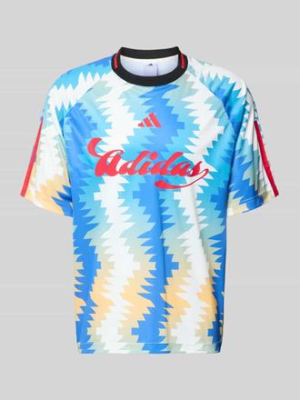adidas Regular Fit T-Shirt mit Allover-Muster in Blau, Gr&ouml;&szlig;e L