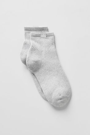 Alo | Quarter Crew Street Socks in Athletic Heather Grey, Size: Medium