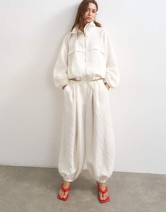 Topshop Pantaloni a palloncino in modal &eacute;cru in coordinato-Bianco