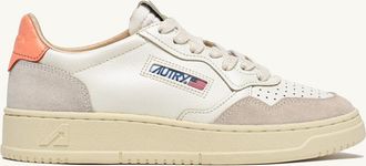 Autry MEDALIST LOW SNEAKERS IN WHITE AND PEACH PINK SUEDE AND LEATHER
