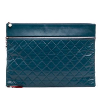 Chanel Gequilted Clutch