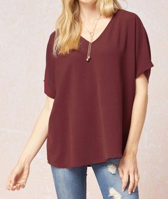 Entro Solid V-Neck Top In Burgundy