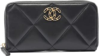 Chanel 2021-2022 Channel 19 quilted wallet - women - Lambskin - One Size - Black