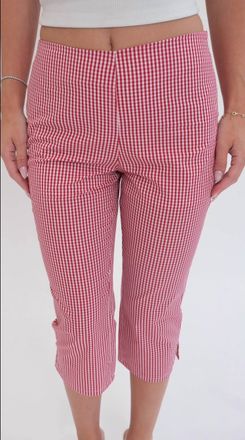 Le Lis Blanc Deux Scarlett Gingham Capri Pants In Red