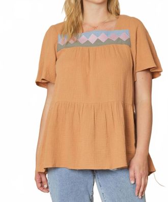 Entro Geometric Design Peplum Top - Plus In Butter Rum