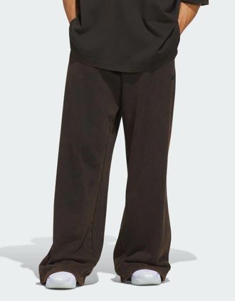 adidas adidas Performance - Pantaloni da basket a fondo ampio in pile nero slavato
