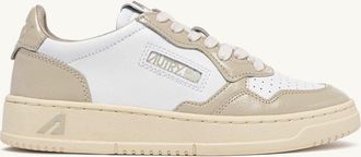 Autry MEDALIST LOW SNEAKERS IN WHITE AND TIDAL FOAM LEATHER