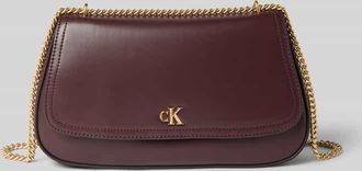 Calvin Klein Umh&auml;ngetasche mit Logo-Applikation in Bordeaux, Gr&ouml;&szlig;e 1