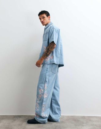 Liquor & Poker co-ord jeans relaxed con stampa blossom giapponese ricamata lavaggio chiaro blu