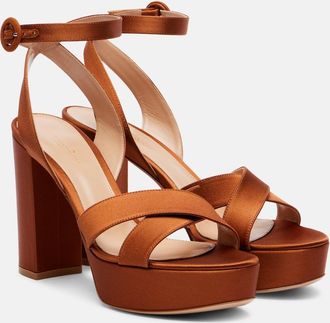 Gianvito Rossi Sandali Sabrina in raso con plateau