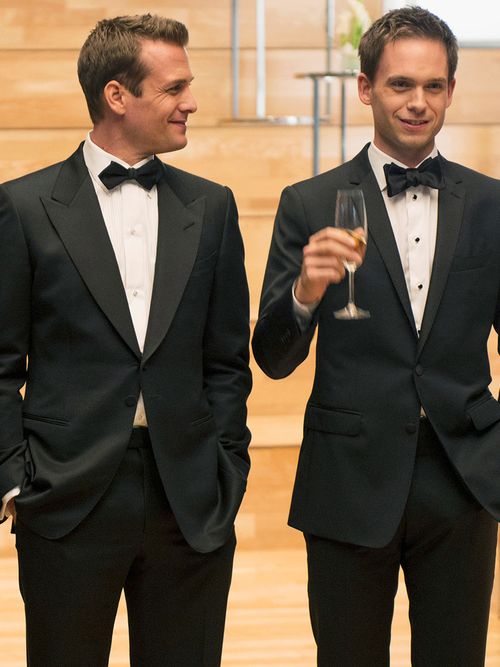 Harvey Spector und Mike auf einer Gala im Black Tux.