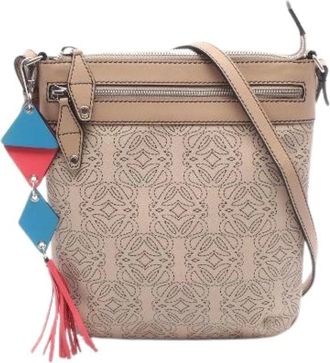 Loewe Pre-owned Cross Body Bags, female, Beige, Size: ONE SIZE Pre-owned Repeat Anagram Leather Shoulder Bag