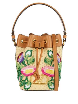 Valentino Garavani floral-embroidered bucket bag - women - Raffia/Calf Leather - One Size - Neutrals