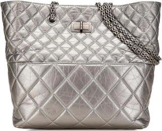 Chanel Pre-owned Tote Bags, female, Gray, Size: ONE SIZE Pre-owned Chanel Quilted Tote Bag