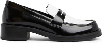 Stuart Weitzman Stijlvolle Loafer met Moderne Penny Silhouette - Dames - Loafers - Zwart - 40 EU - Schoenen
