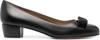 Ferragamo Zwarte Hakken Elegante Damesschoenen - Dames - Pumps - Zwart - 40 EU - Leer - Schoenen