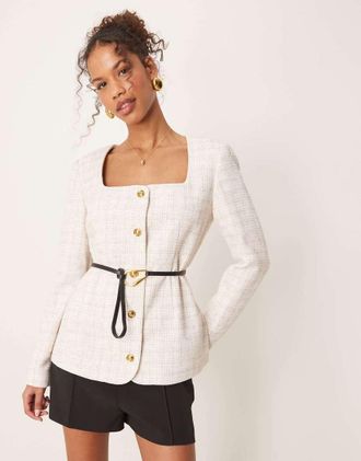 Asos Blazer boucl&eacute; bianco sporco con cintura e scollo rotondo-Neutro