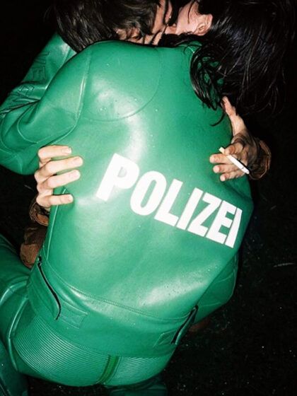 Wir haben die Polizei befragt: Darf man Kleidung mit solchen Logos wirklich tragen?