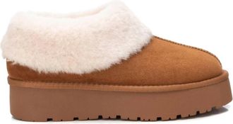 Xti Womens Winter Suede Clogs In Camel