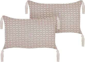 Beliani Conjunto De 2 Cojines Gris Pardo 25 X 45 Cm Poli&eacute;ster Borlas Relleno Hakone