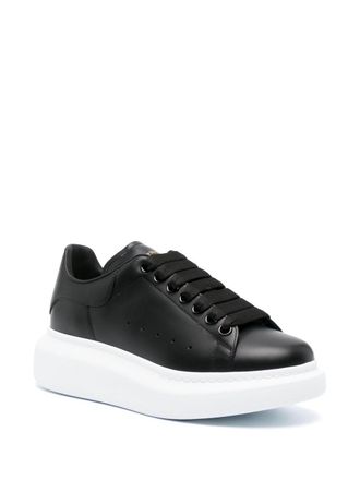 Alexander McQueen Oversized low-top sneakers - women - Calf Leather/Calf Leather/Rubber - 38 - Black