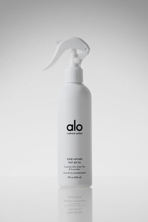 Alo Total Refresh Yoga Mat Spray in Alo Scent, Size: 8 oz