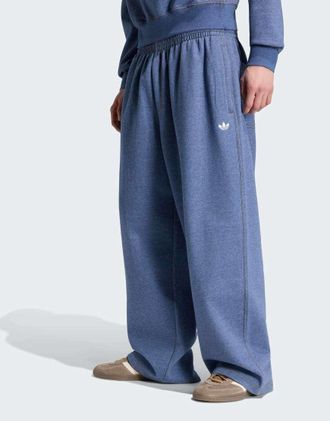 adidas Originals Trefoil Essentials - Pantaloni ampi con fondo aperto blu crew m&eacute;lange