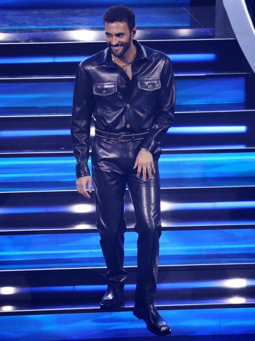 mengoni look Sanremo 2023