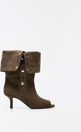 Bershka Stivaletti beige con tacco e spacco-Neutro