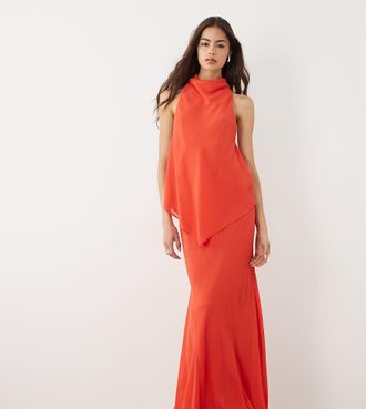 Asos Tall ASOS DESIGN Tall - Vestito lungo accollato a doppio strato in chiffon rosso