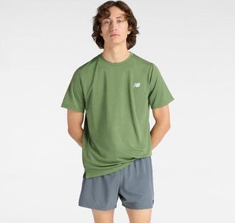 New Balance Hombre Sport Short Sleeve T-Shirt en Verde, Poli&eacute;ster, Talla XL