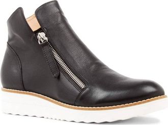 Django & Juliette Womens Ohmy Sneaker In Black/ White Sole Leather