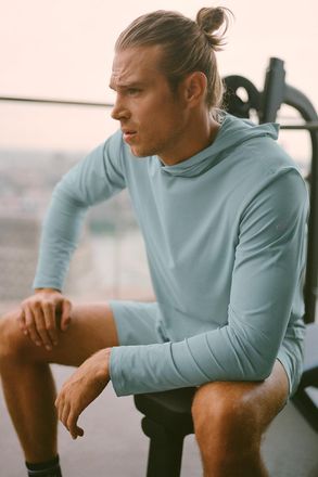 Alo | Conquer Reform Long Sleeve With Hood Top in Desert Sage, Size: 2XL