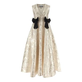 Ganni Kleedjes, Dames, Wit, XS, Satijn, Satijnen Cloqu&eacute; Lange Jurk