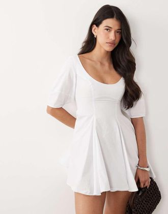Asos Vestito corto in popeline bianco con maniche a lanterna