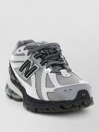 New Balance low-top sneakers